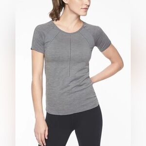 Athleta Foothill Seamless Athletic Tee Top Shirt Heathered Grey Size Medium